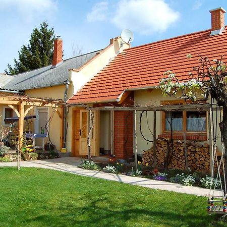 Nohab Apartman Badacsonytördemic Exterior foto