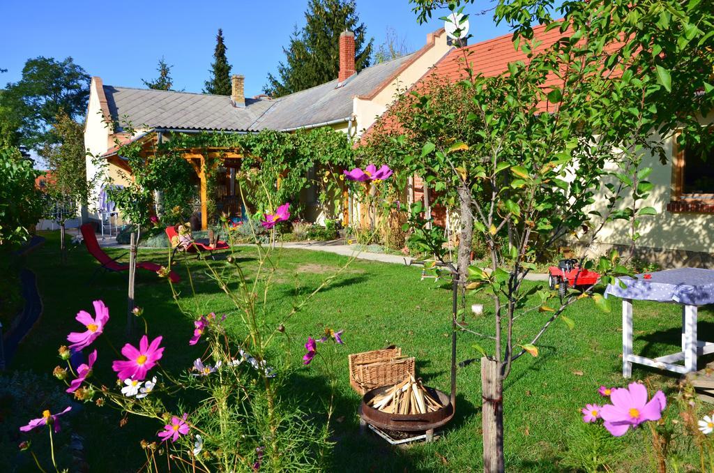 Nohab Apartman Badacsonytördemic Exterior foto