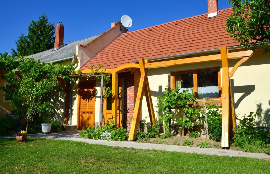 Nohab Apartman Badacsonytördemic Exterior foto