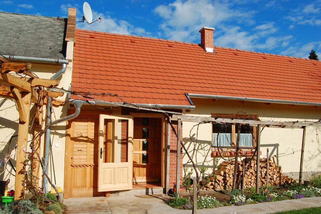 Nohab Apartman Badacsonytördemic Exterior foto