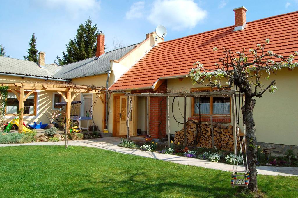 Nohab Apartman Badacsonytördemic Exterior foto